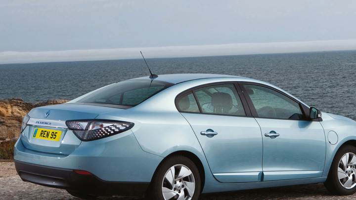 2012 Renault Fluence ZE Side Back Pose In Blue